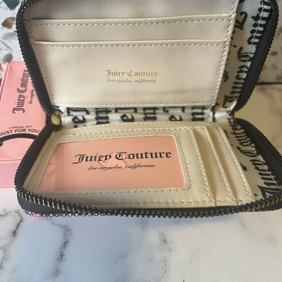 Juicy Couture Black Beige Blooms Zip Around NWT Great 🎁 - Picture 6 of 9